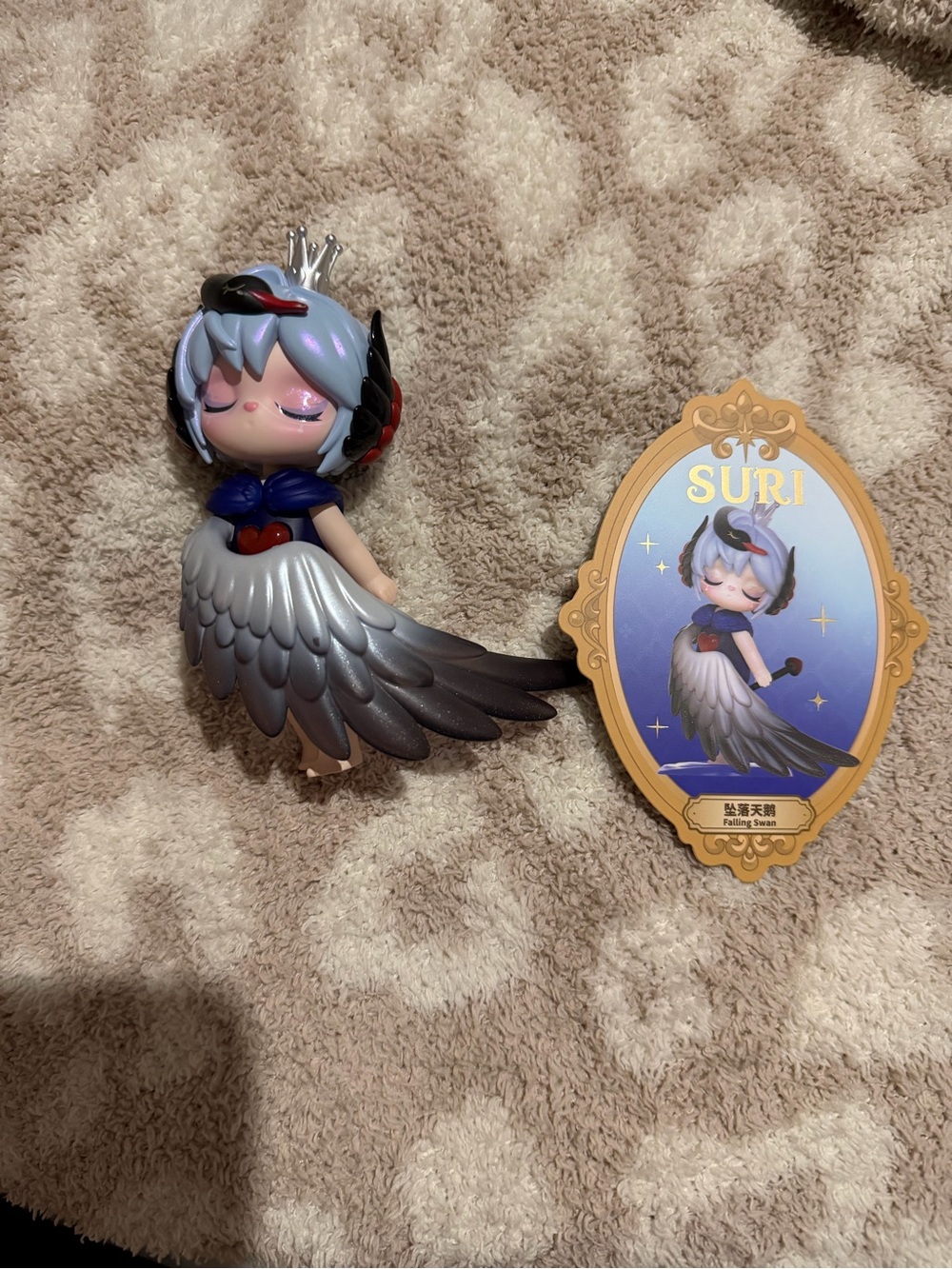 Suri Bird-Wing Vinyl Figure — Silver, Black, Blue